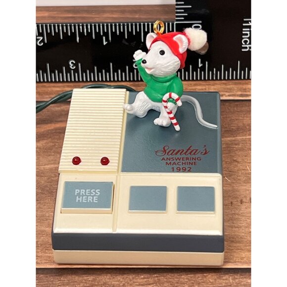 1992 HALLMARK KEEPSAKE ORNAMENT QLX724-1 SANTA'S ANSWERING MACHINE MOUSE CANDY - Picture 6 of 8